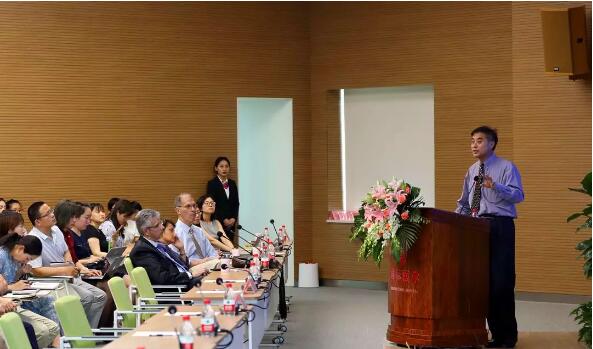 美國(guó)醫(yī)療專家走進(jìn)西安國(guó)際醫(yī)學(xué)中心，開展國(guó)際醫(yī)療合作 