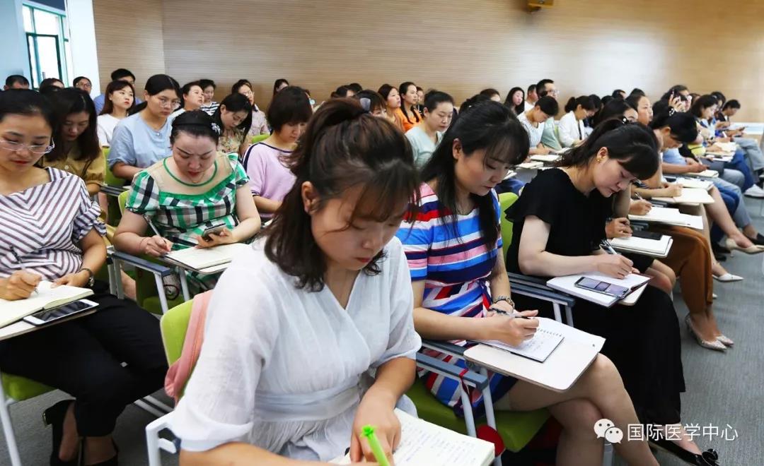 西安國(guó)際醫(yī)學(xué)中心舉辦為期兩天的科主任、護(hù)士長(zhǎng)培訓(xùn)