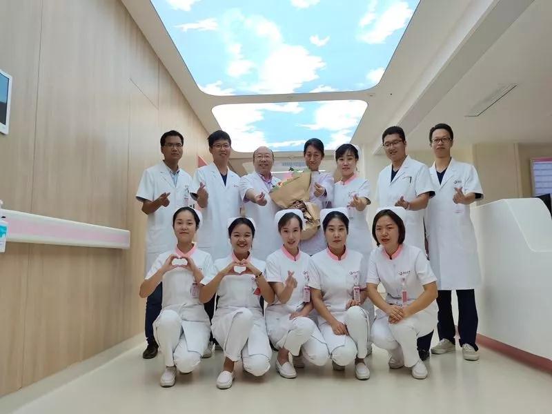 這個(gè)國(guó)慶，西安國(guó)際醫(yī)學(xué)中心人用守護(hù)向祖國(guó)深情表白