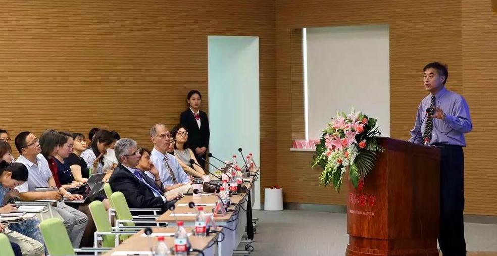 美國(guó)醫(yī)療專(zhuān)家走進(jìn)西安國(guó)際醫(yī)學(xué)中心，開(kāi)展國(guó)際醫(yī)療合作