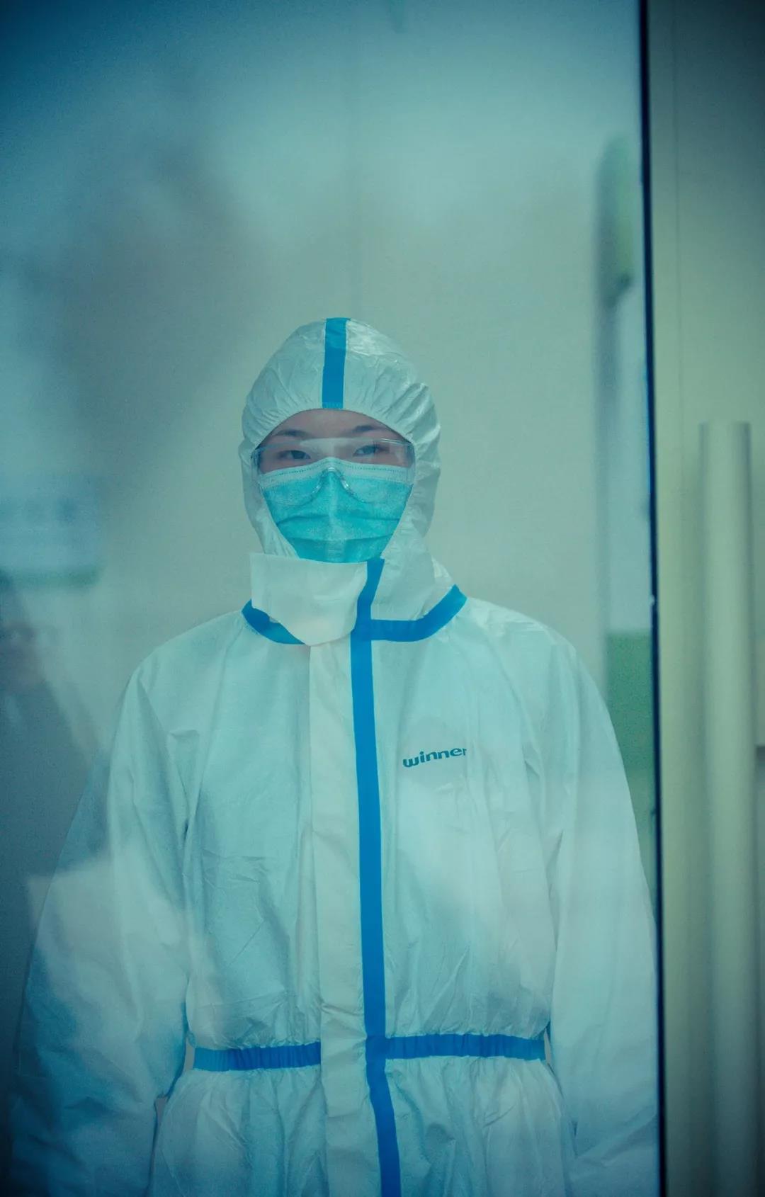 中新社陜西-——“媽，不能和您一起過年，我報名去武漢！”