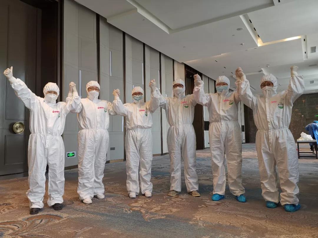 致敬最美的白衣天使！女護(hù)士剪去長發(fā)投入戰(zhàn)“疫”