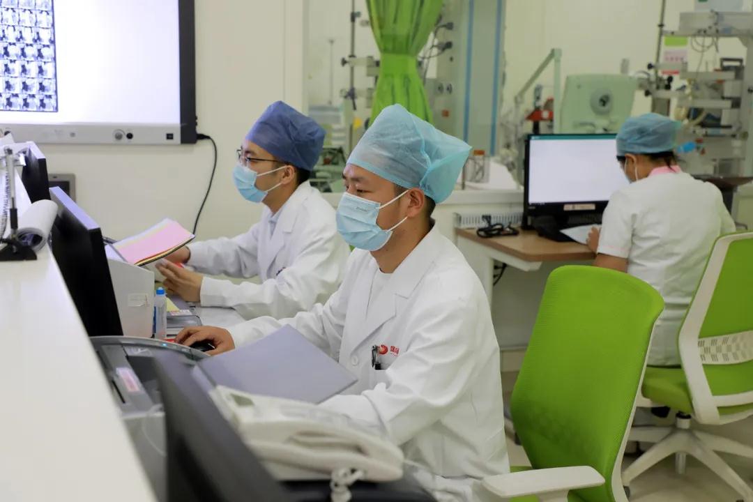 五一勞動(dòng)節(jié) 有這樣一群人描繪最美敬業(yè)福！