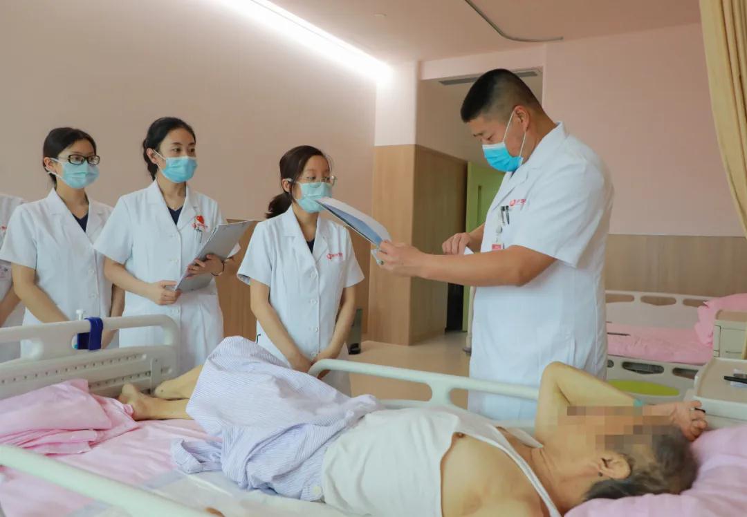 精準診療 溫馨服務(wù)——腎臟內(nèi)科救治兩名危急重癥患者