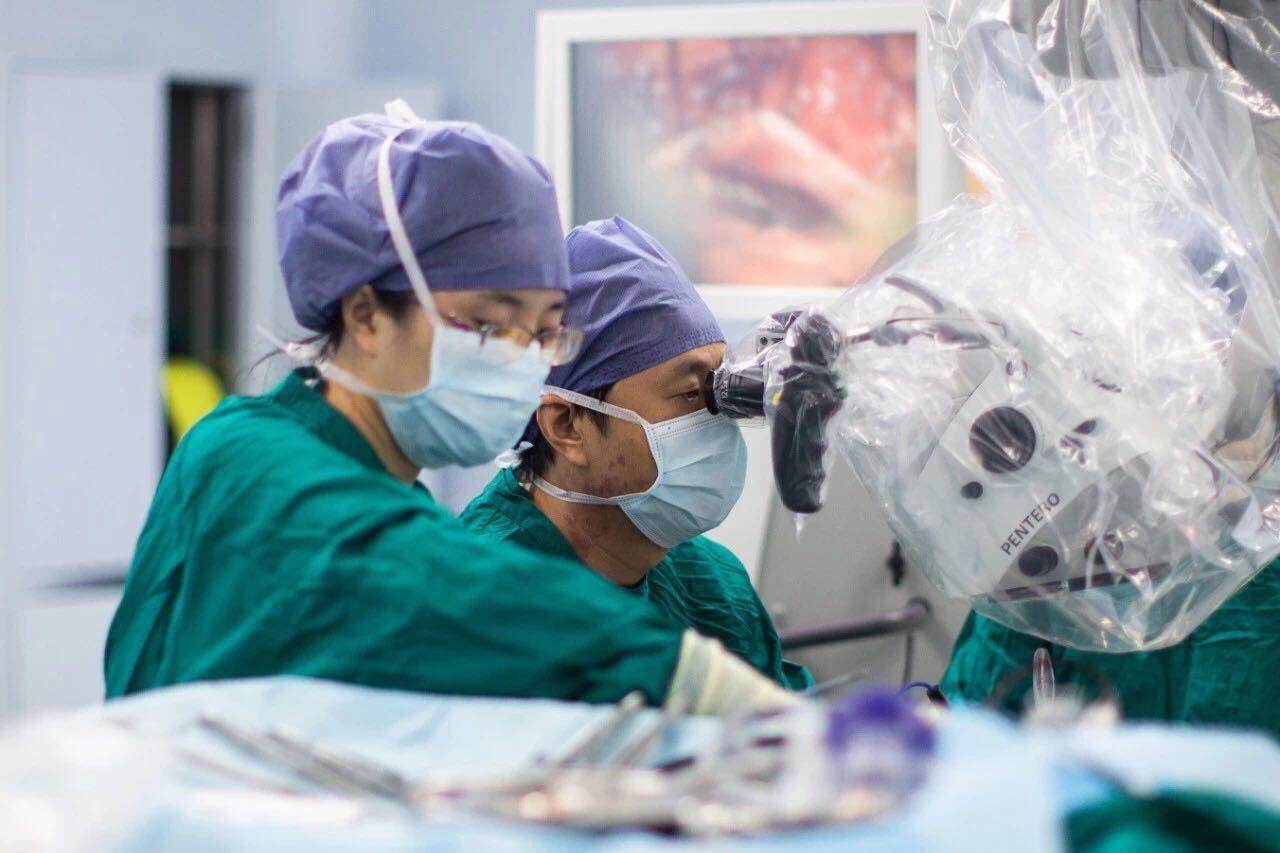 勇闖禁區(qū) 挑戰(zhàn)前沿 ——西安國(guó)際醫(yī)學(xué)中心醫(yī)院腦科醫(yī)院神經(jīng)外科成功完成顱內(nèi)巨大聽神經(jīng)鞘瘤切除術(shù)