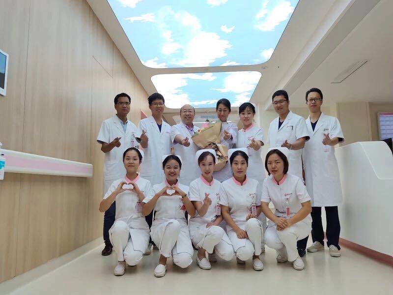 這個(gè)國(guó)慶，西安國(guó)際醫(yī)學(xué)中心人用守護(hù)向祖國(guó)深情表白