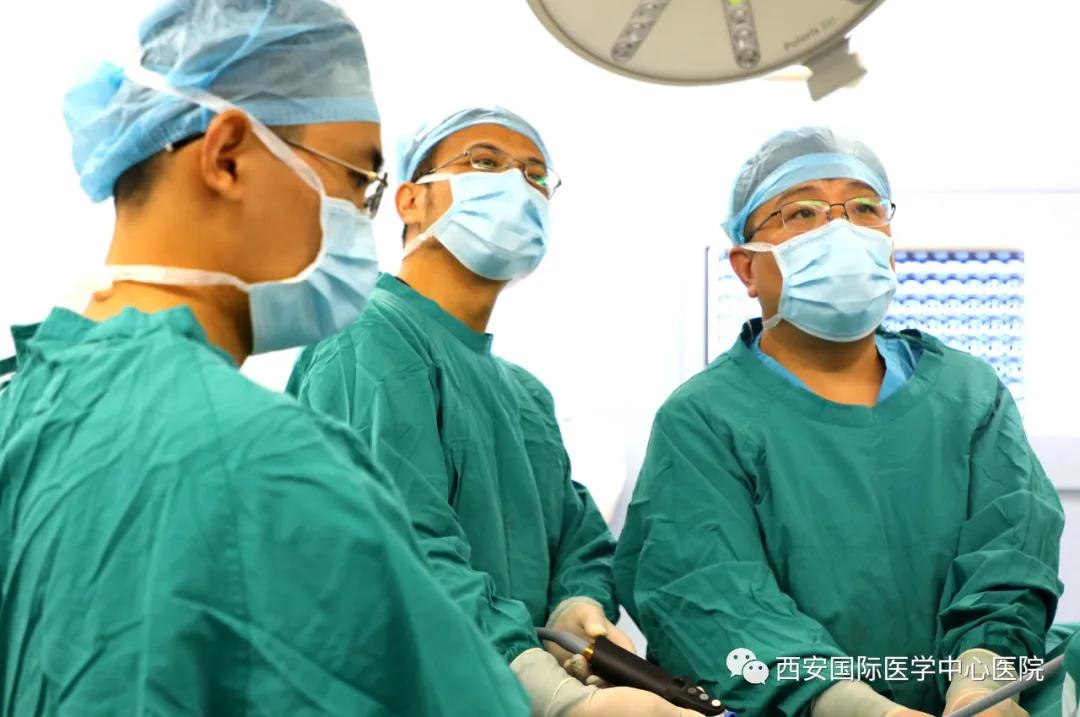 19年了，手上“汗流成河”！兩個小切口就治好這個“怪病”