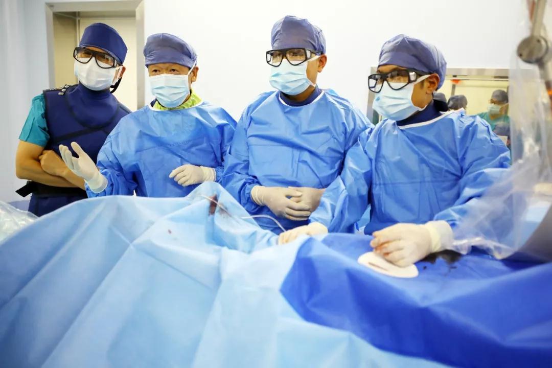 健康時(shí)報(bào)—專訪|我不是醫(yī)神，我只是個(gè)有愛心的醫(yī)生！