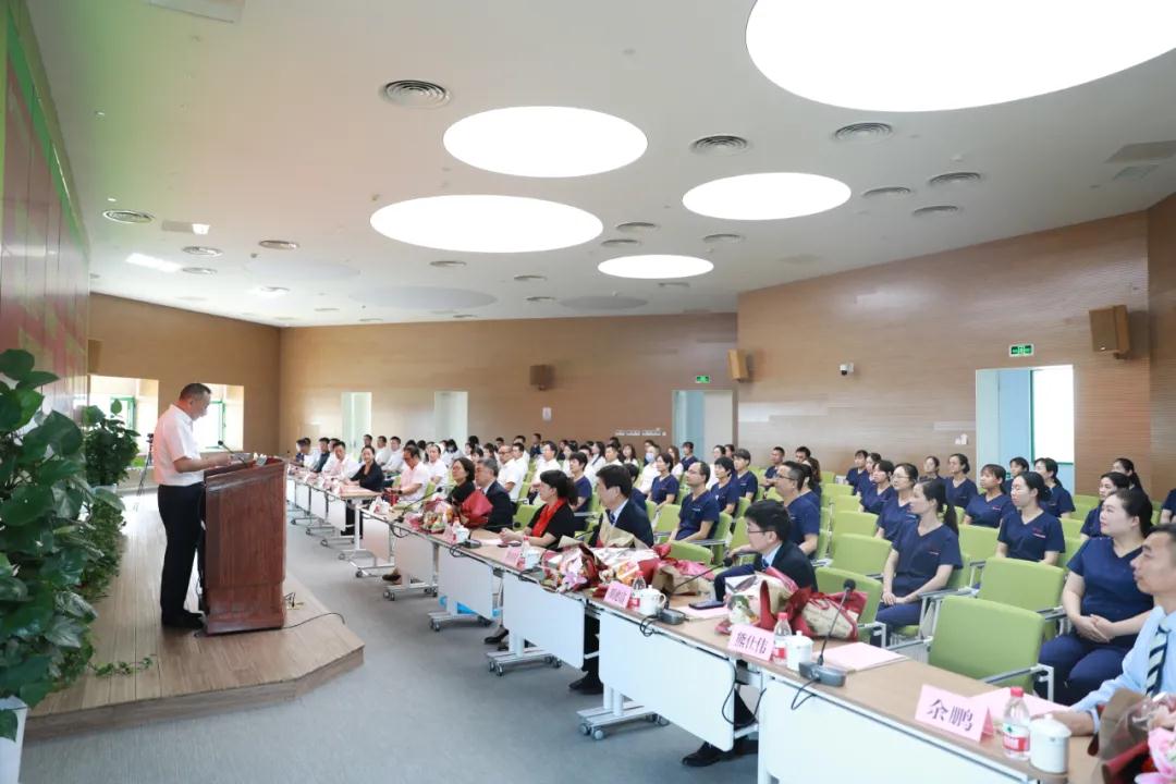 陽光網—昔日并肩戰(zhàn) ，今日敘佳緣 隨州市中心醫(yī)院到國際醫(yī)學中心醫(yī)院參觀交流