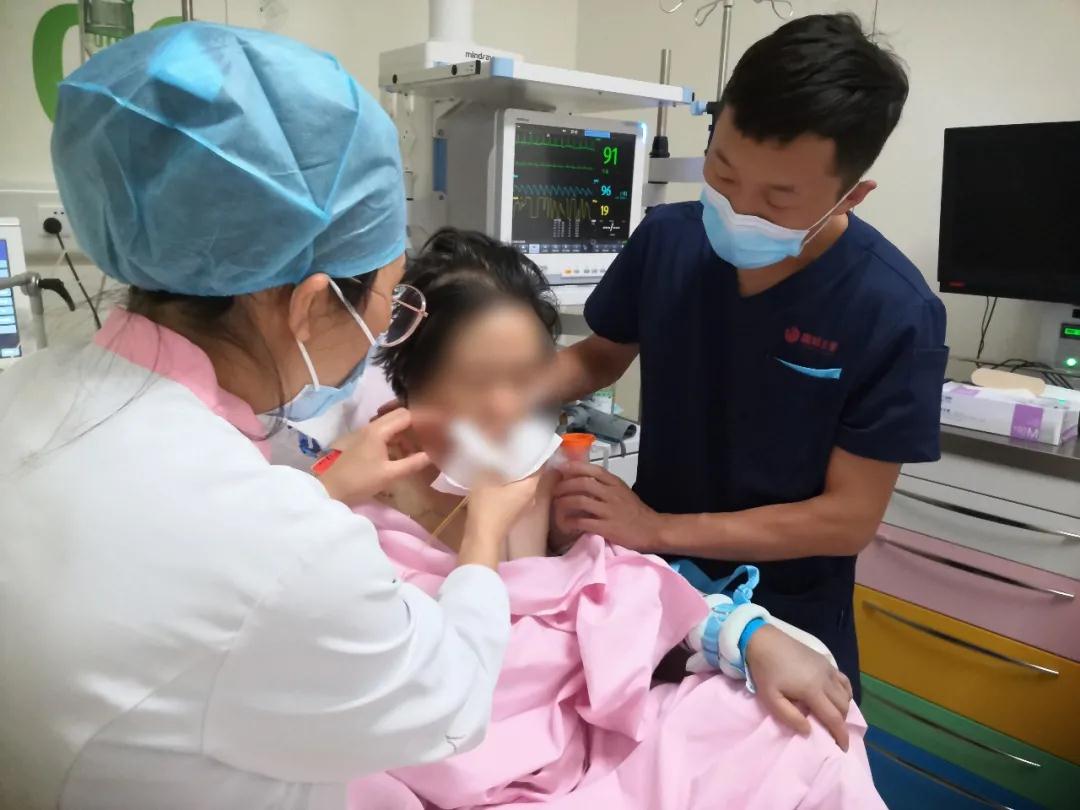 用心呵護|急救中心救治76歲心臟驟?；颊?>
				             </a>
                <div   id=