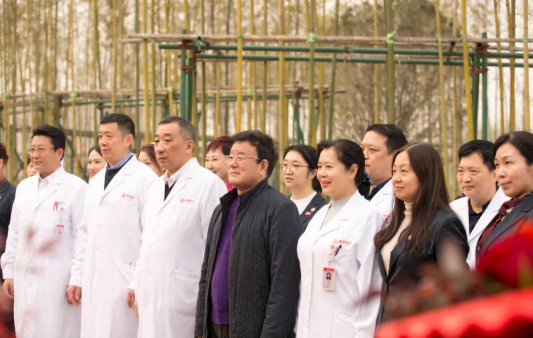 健康時(shí)報(bào)—“多診療+一站式服務(wù)” 西安國(guó)際醫(yī)學(xué)中心醫(yī)院VIP健康管理中心開科