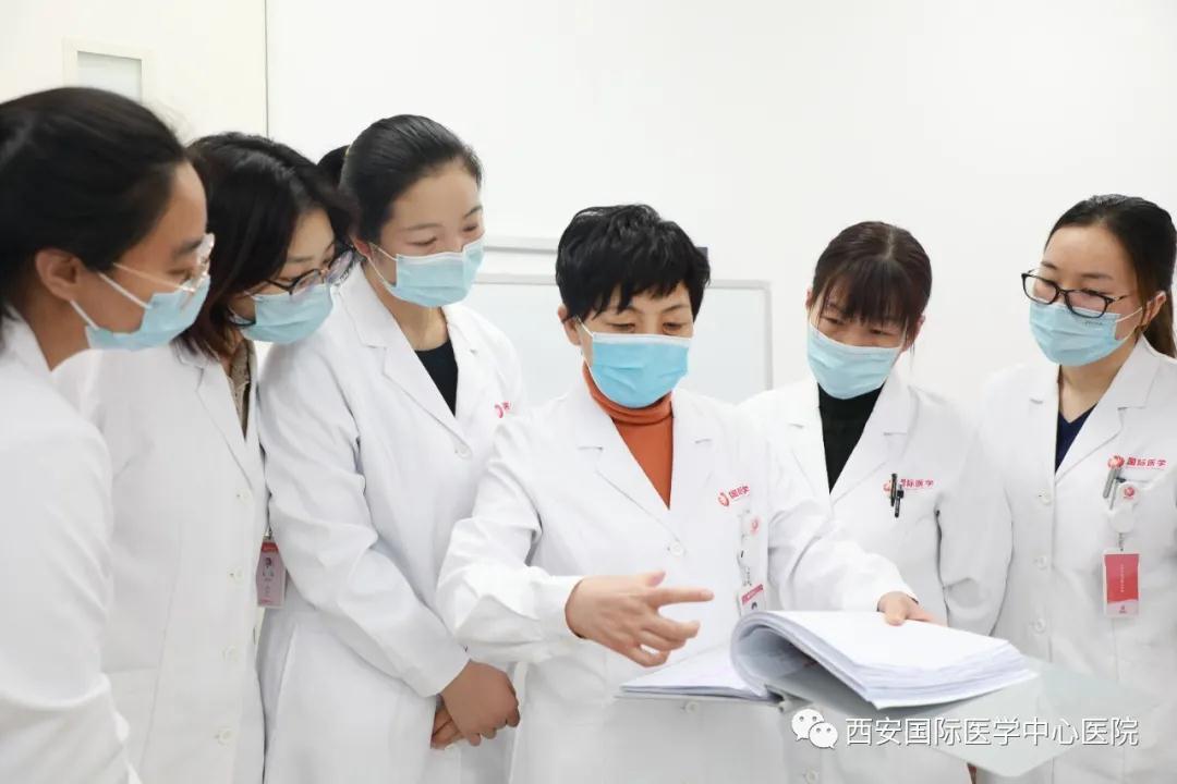 81歲老人腹大如球，一個半小時后……