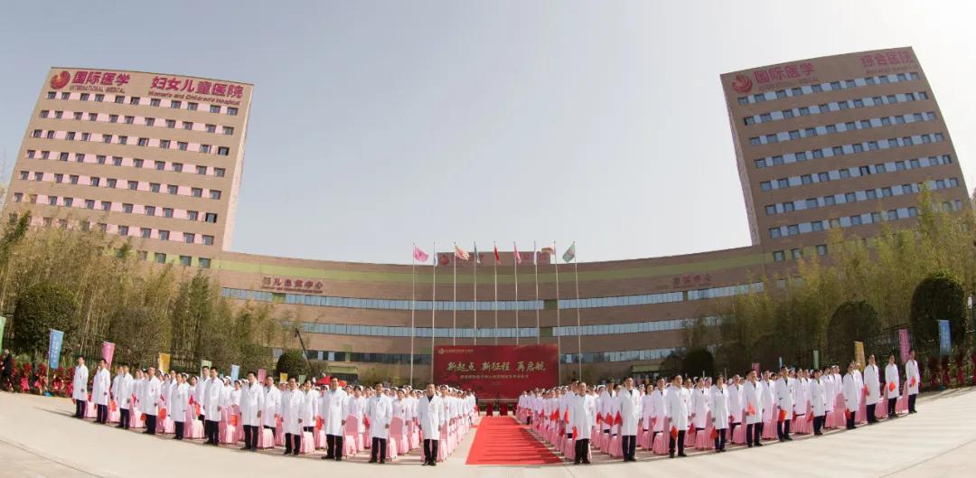 佑護(hù)健康，我們?cè)诼飞稀靼矅?guó)際醫(yī)學(xué)中心醫(yī)院專(zhuān)家齊聚商洛義診送健康