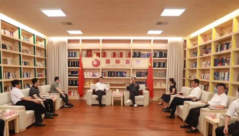 國家發(fā)展改革委社會司副司長孫志誠一行蒞臨國際醫(yī)學調(diào)研