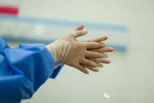 49秒！她的手，已接種了13230人