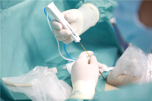 針尖上的絕絕子①｜從重慶到西安，23歲的姑娘只為了這件事……周曉東和他的超聲團(tuán)隊(duì)