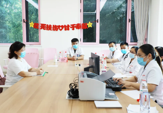 不掛號(hào)，解決多個(gè)問題，多學(xué)科MDT聯(lián)合門診讓更年期女性少跑腿，更安心！