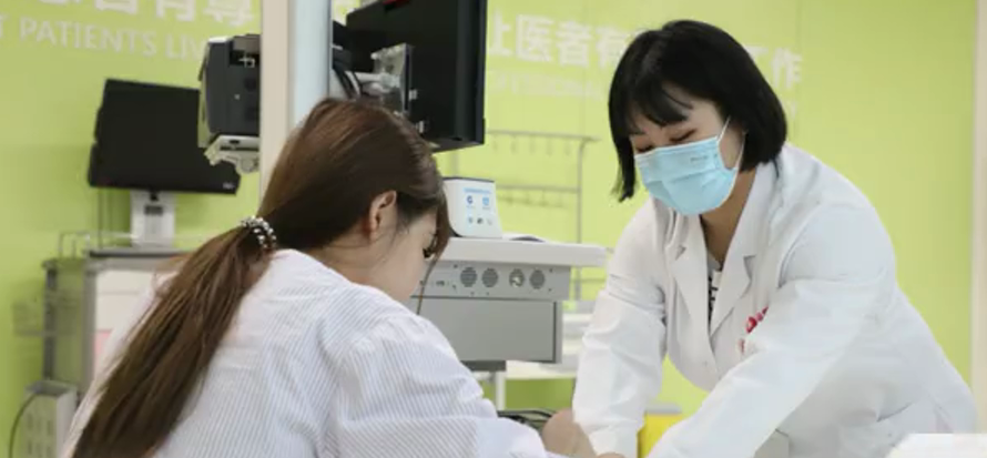 出院手續(xù)床前辦理，“移動結(jié)算車”便民又惠民！