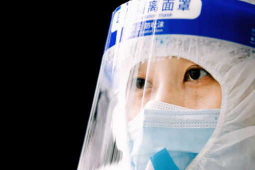 你穿防護(hù)服的樣子，真好看！