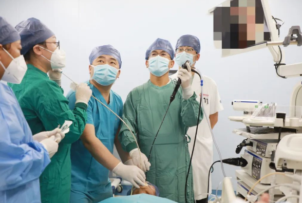 “氣”懸一線！多學科聯(lián)手為僅有30公斤的她撐起呼吸通道