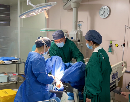 孕期規(guī)范管理，分娩精心接生，30歲產(chǎn)婦順產(chǎn)雙胞胎