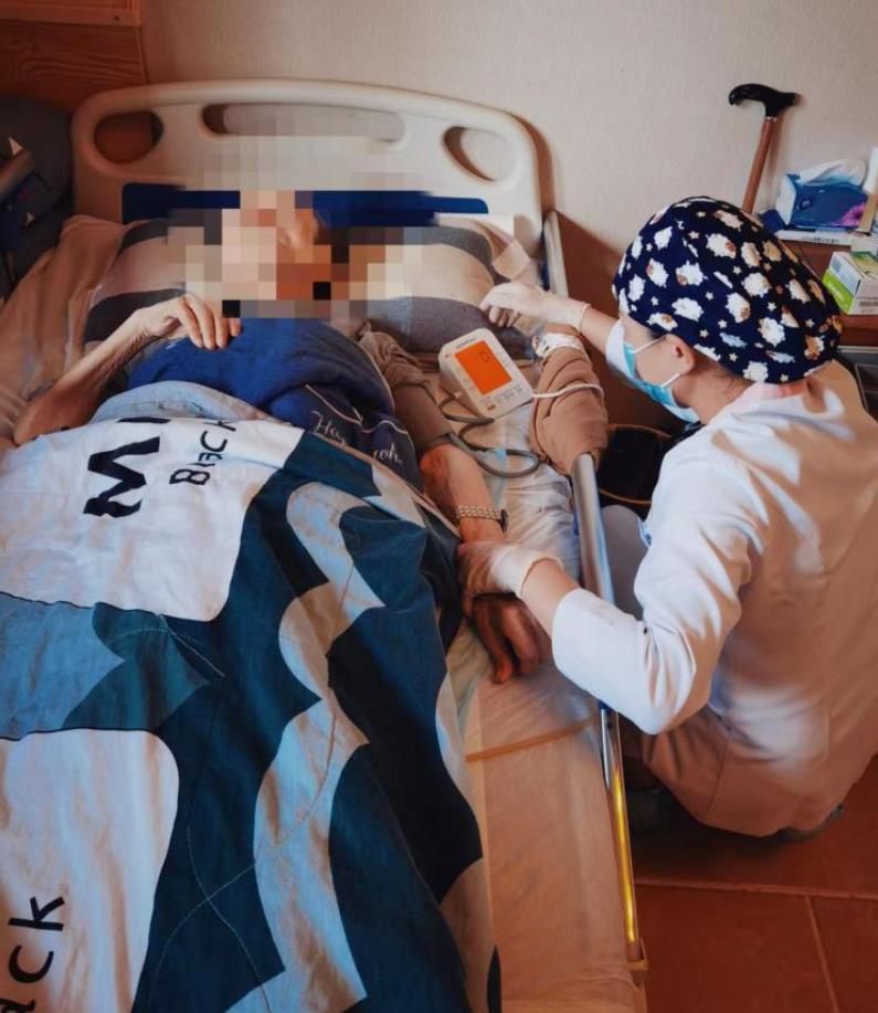 手機(jī)下單，護(hù)理到家！“西安國(guó)際醫(yī)學(xué)中心互聯(lián)網(wǎng)醫(yī)院上門護(hù)理服務(wù)”歡迎來(lái)約