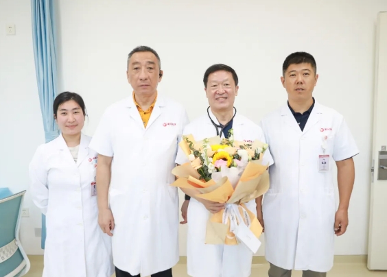 醫(yī)路相伴 感懷師恩！我院開展教師節(jié)慰問活動(dòng)