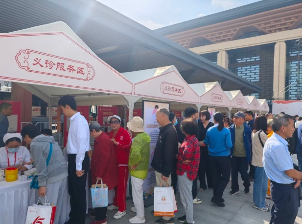 健康相伴 樂(lè)享銀齡——大型義診為老人送溫暖