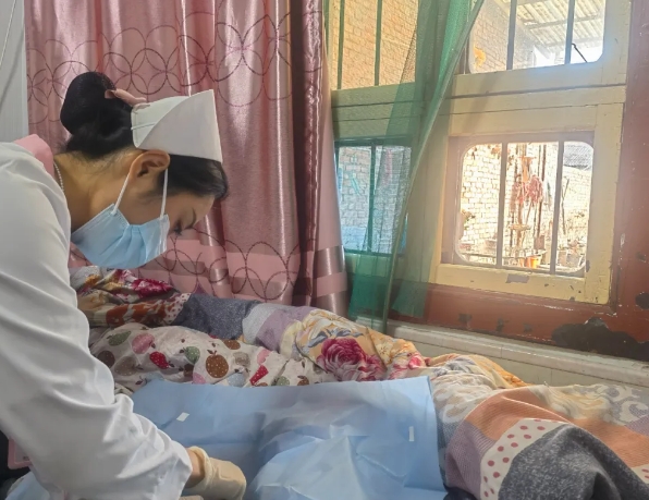 護(hù)理到家，愛(ài)不掉線—— “互聯(lián)網(wǎng)+護(hù)理上門”服務(wù)打造24小時(shí)溫馨守護(hù)！