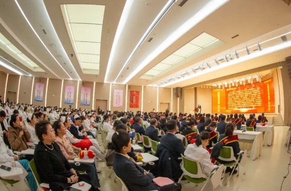 接續(xù)奮斗啟新篇！這場總結(jié)表彰大會奮進感滿滿