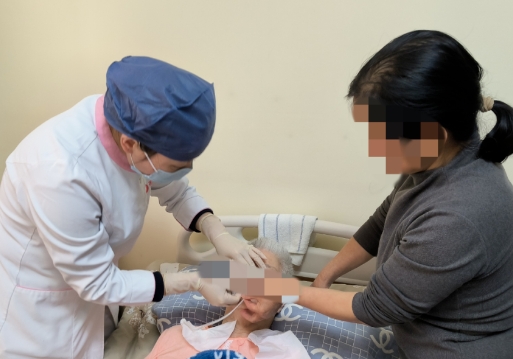 一鍵預(yù)約，專業(yè)到家——西安國際醫(yī)學(xué)中心醫(yī)院“互聯(lián)網(wǎng)+護(hù)理上門服務(wù)”為失能老人解憂，讓家屬安心工作