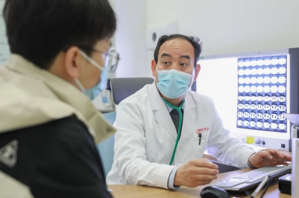 大醫(yī)之道|傅恩清：三十余載，呼吸防線的“工程師”