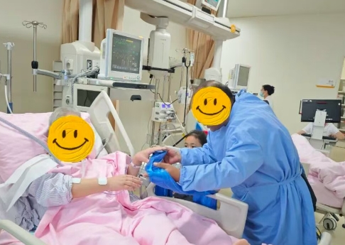 重癥病房里的“爺孫情”：沒有血緣，卻有生命之交