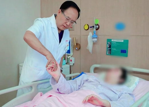 “智能教練”來了！賀西京團(tuán)隊(duì)用AI為截癱患者“定制”理想步態(tài)